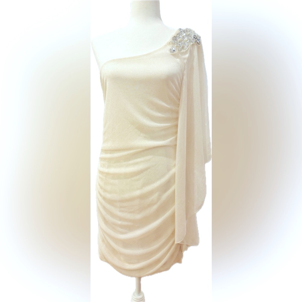 Shimmering Emerald Sundae Ruched Minidress with Flowing Accent